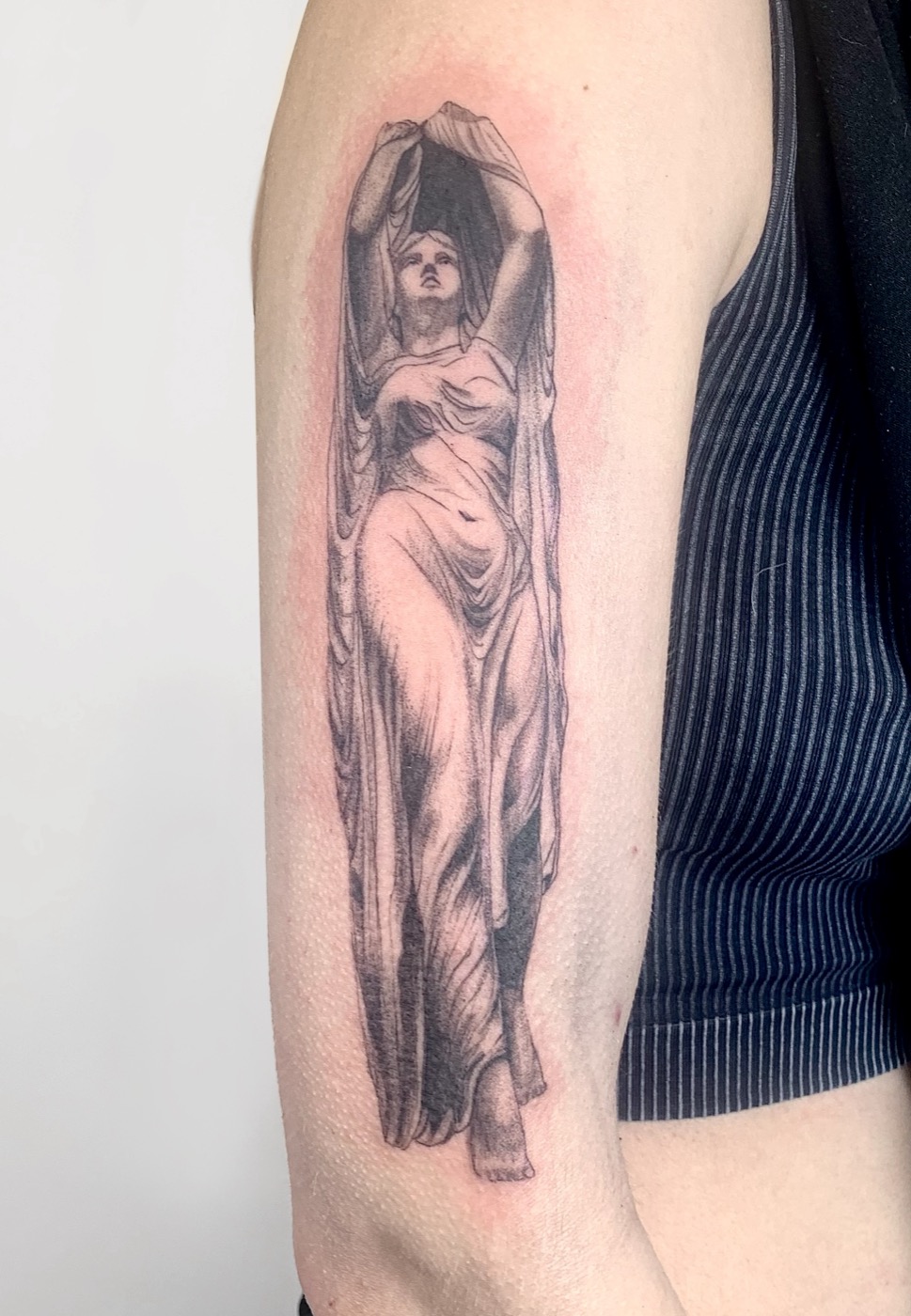 Classical draped female figure, arms raised (arm)