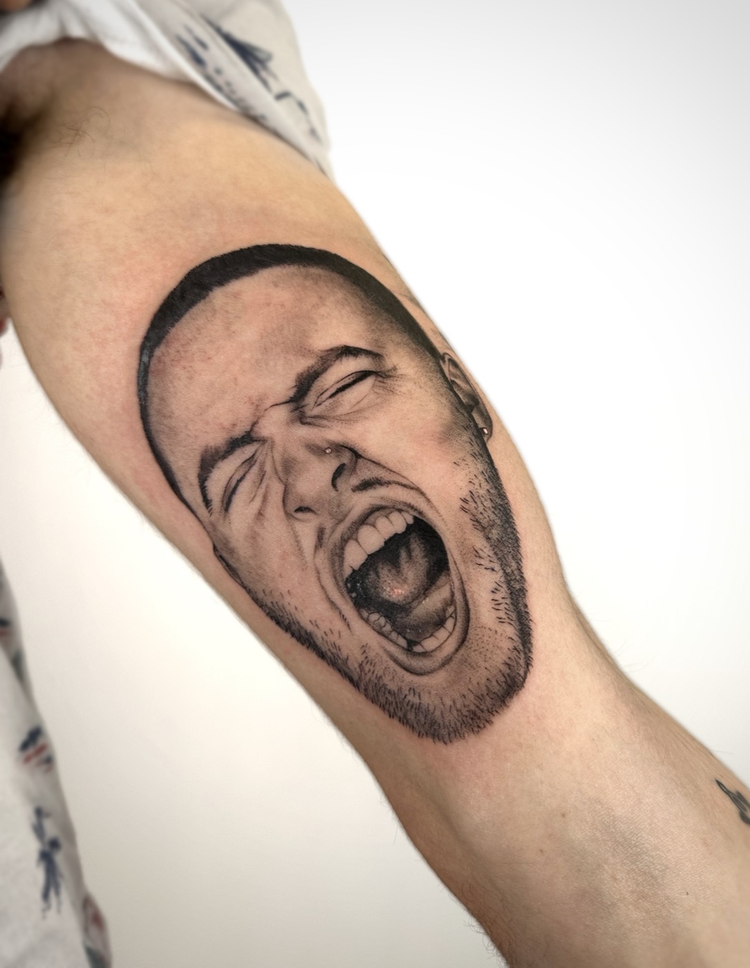 Realism portrait, screaming face (arm)