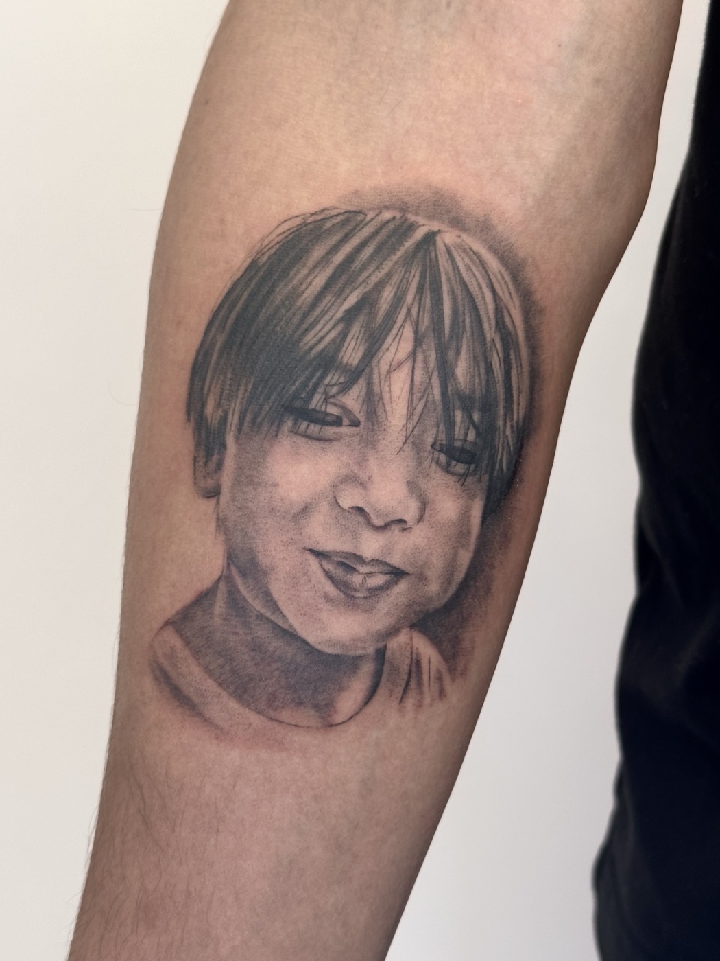 Child's portrait, realism (arm)